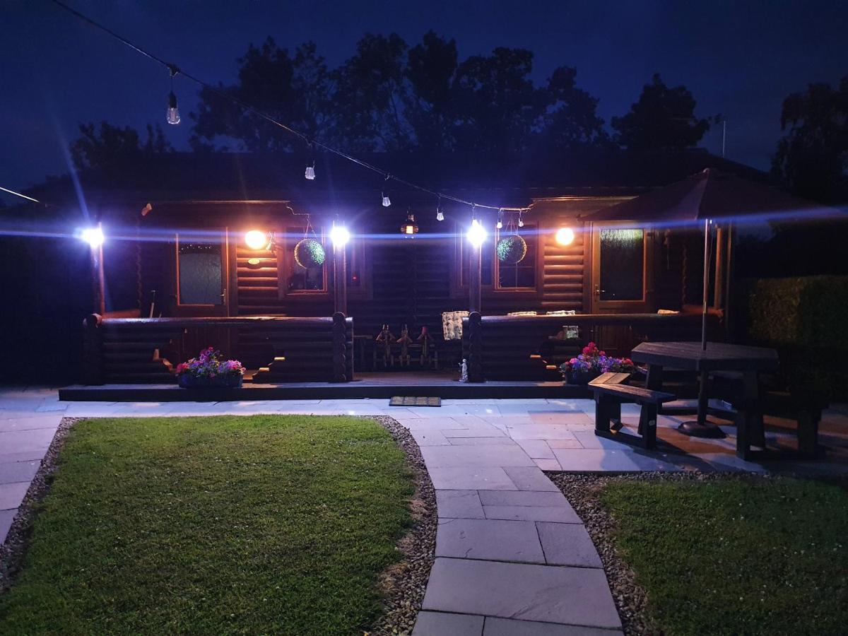 Cosy Countryside Log Cabin Kilkenny Exterior photo